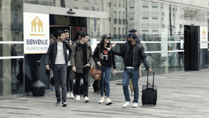 Les jeunes arrivent en gare de Nantes