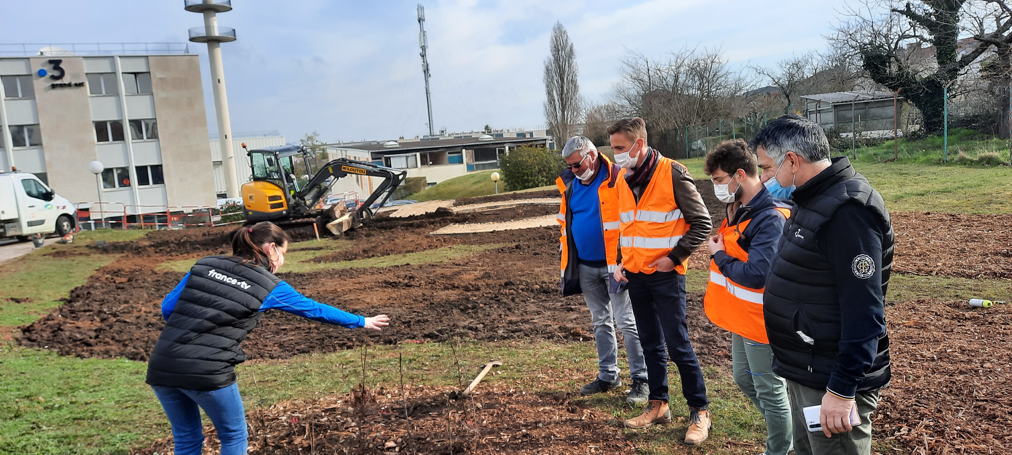 Les équipes participent aux plantations