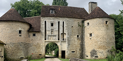 La Tête à l'Endroit à Bèze