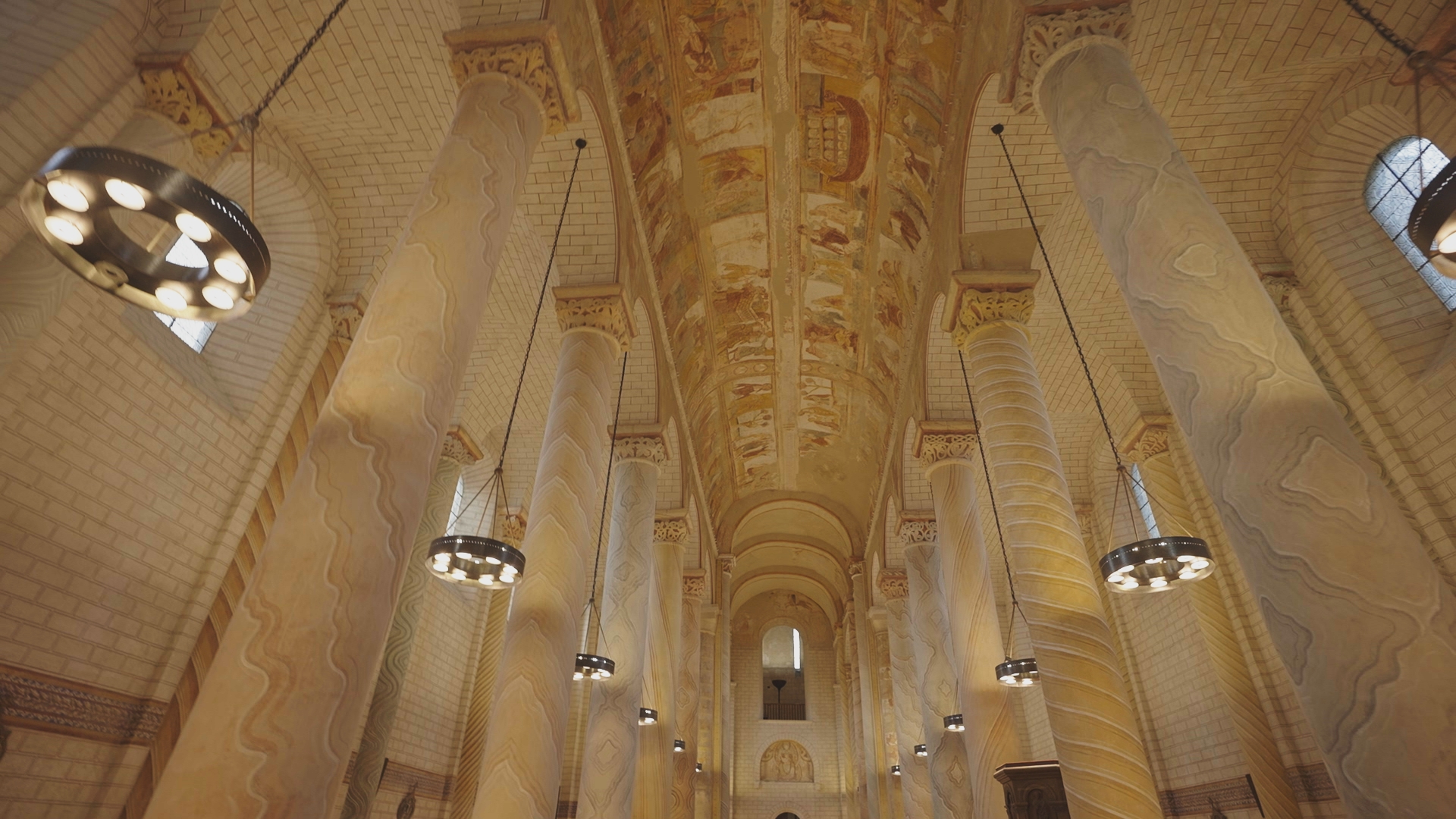 Colonnes abbaye saint savin