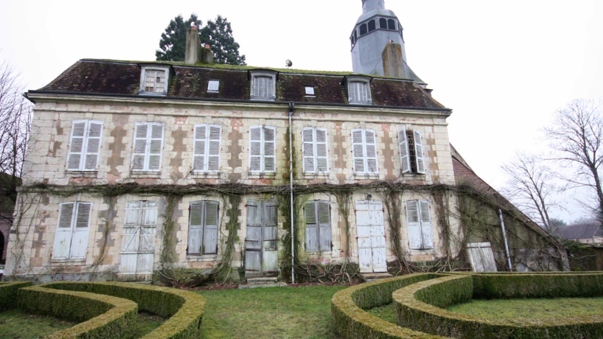 Le collège Royal et Militaire de Thiron-Gardais : La nouvelle vie de Stéphane Bern