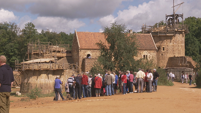 Public à Guédelon