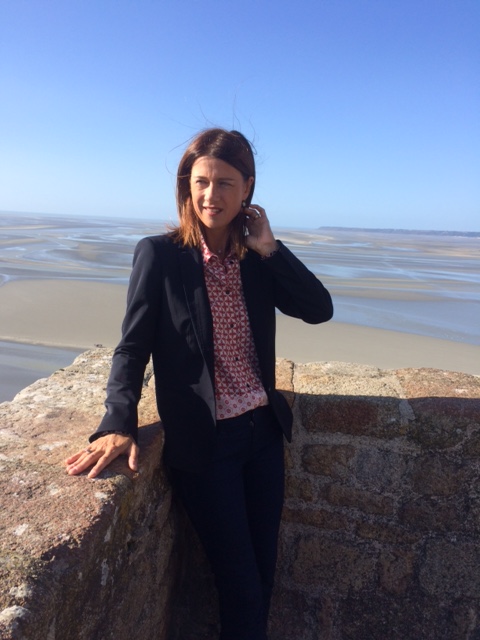 Carole Gaessler au Mont St Michel (c) Ftv