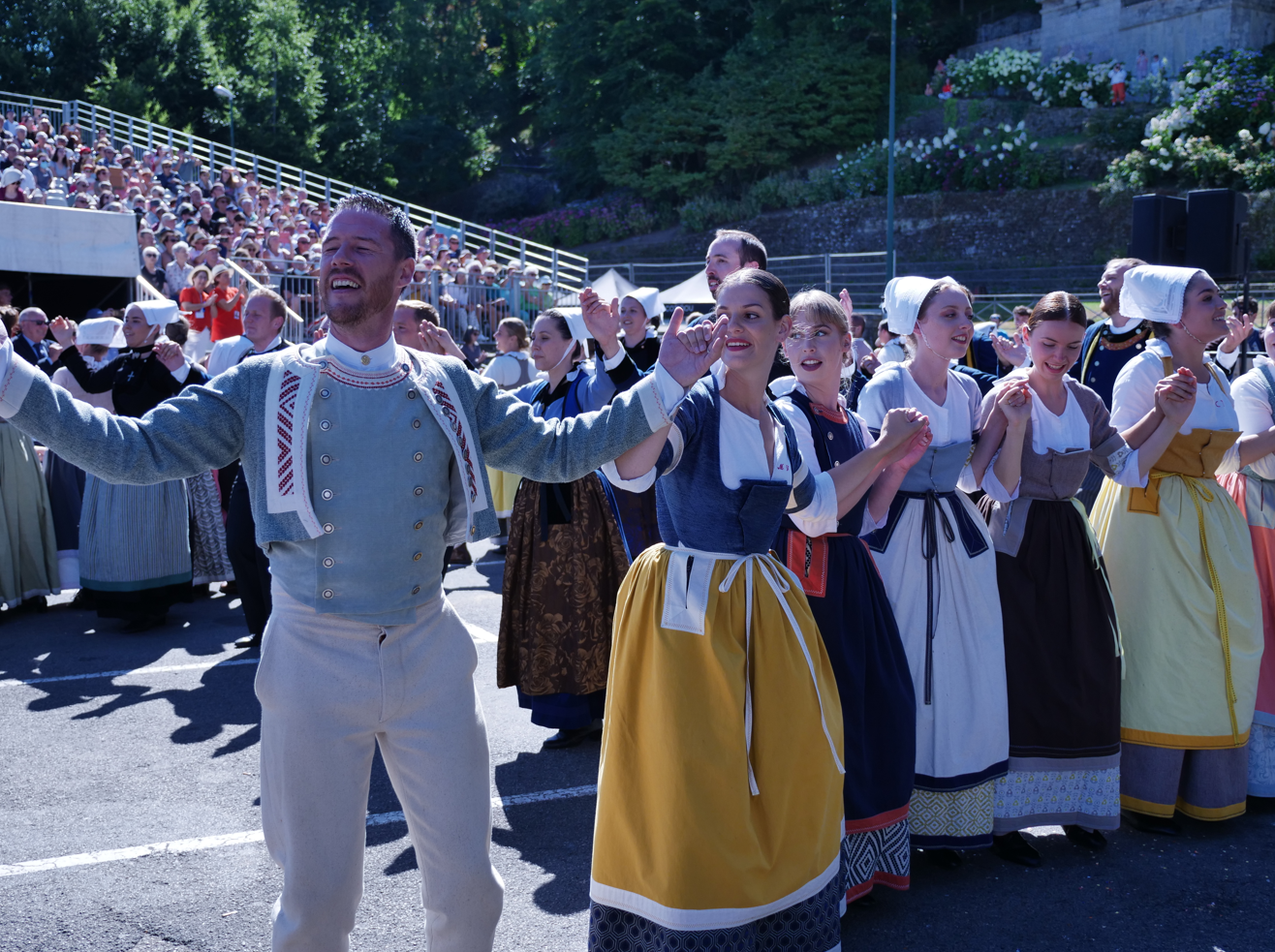 Défilé du dimanche - Festival de Cornouaille 2022