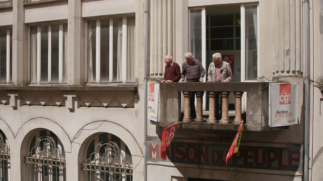 Sur le balcon de la Maison du peuple 