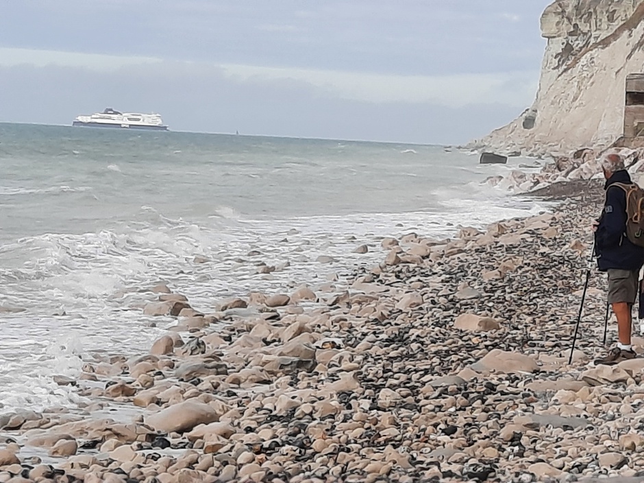 De l'autre côté des côtes françaises, l'Angleterre. Depuis le début de l'année plus de 5.000 personnes ont tenté la traversée au péril de leur vie souvent 