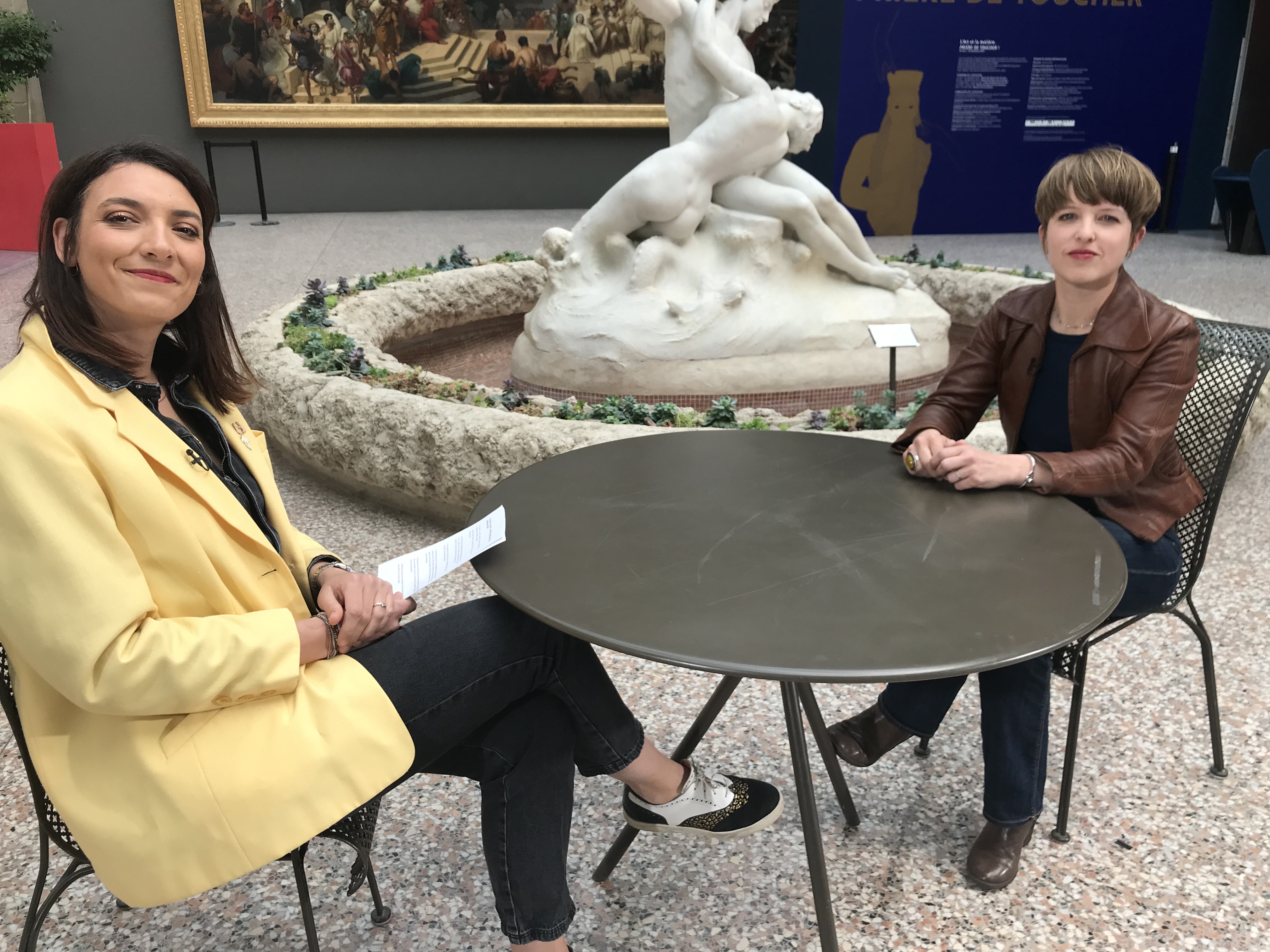 De gauche à droite : Angèle de Vecchi et Lise Dauzier depuis le musée des Beaux-Arts de Rouen