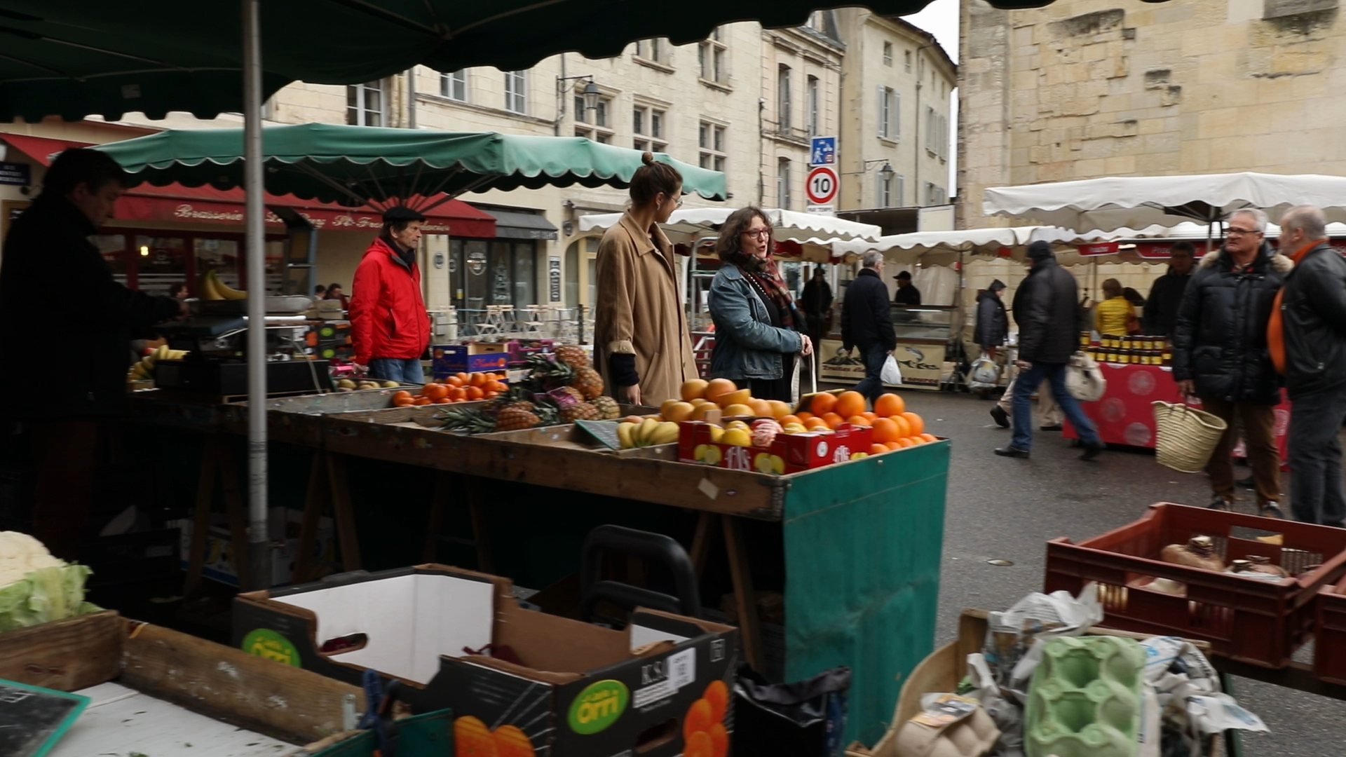 Mélodie et France sur le marché de Périgueux 