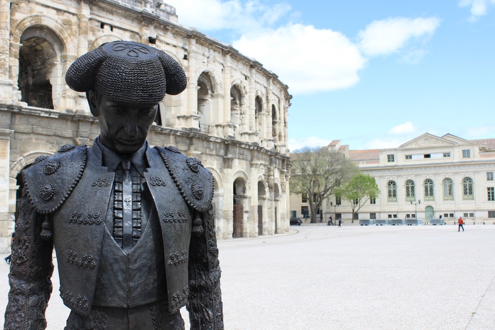 Arènes de Nîmes statue Pablo Romero