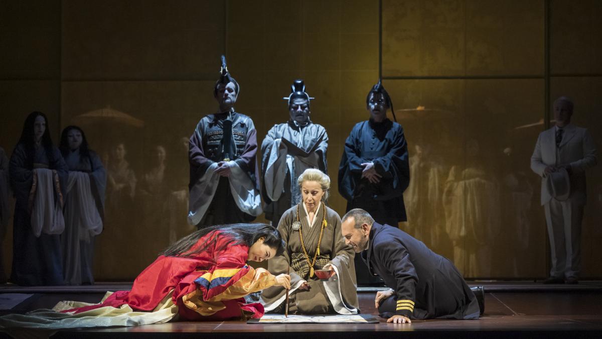 Madame Butterfly 1 © Martin Argyroglo Angers Nantes Opéra