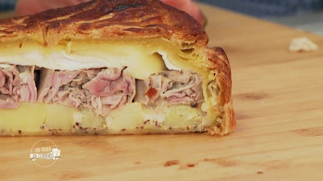 Tourte à l'andouillette et Chaource