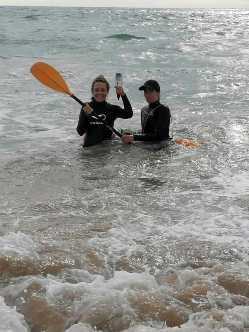 Xénia avec Peggy sa monitrice de longe-côte à Longeville-sur-mer 