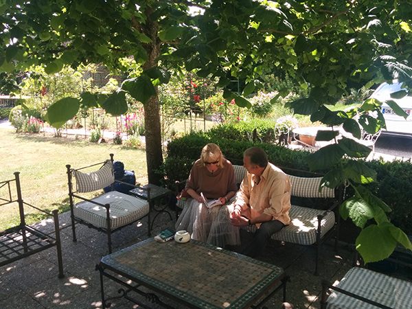 Roland Giraud en Bourgogne avec sa femme Maaike Jansen / © CasaDei Productions