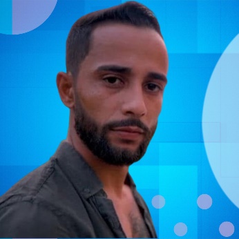 Une image contenant Visage humain, personne, habits, homme

Description générée automatiquement