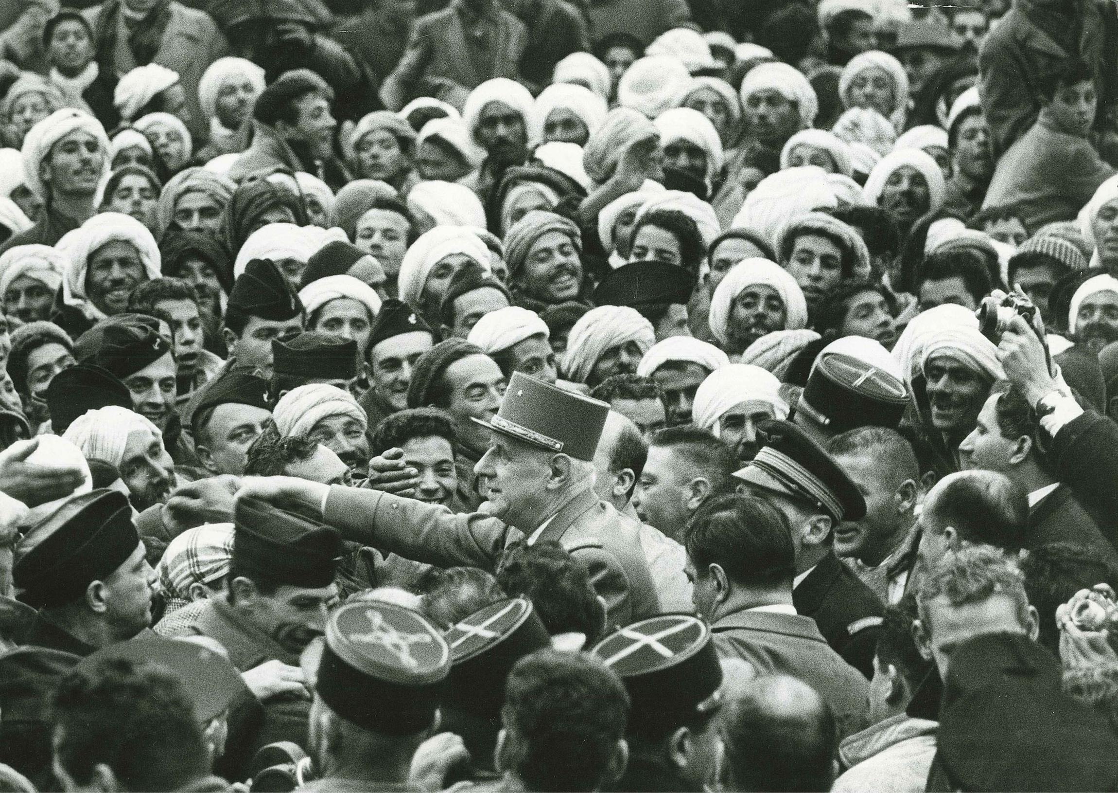 De Gaule bain de foule Tikhomiroff - © Droits Réservés.jpg