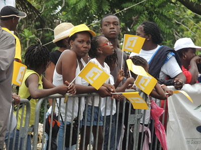 population bord de route @service com guadeloupe1ère