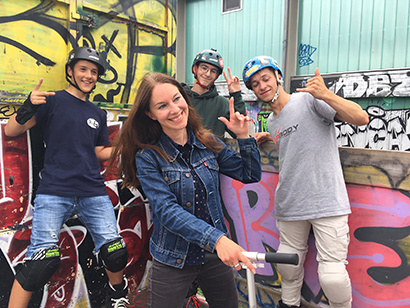 Laurence Postic en tournage au skate park