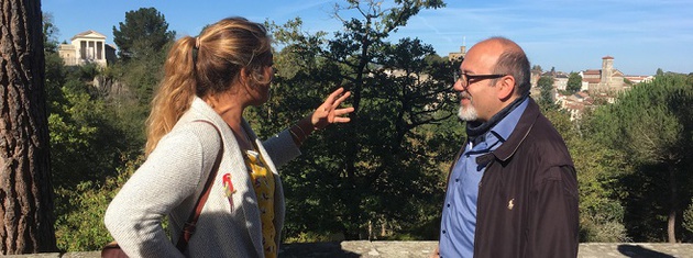 Julie Hattu dans le vignoble nantais