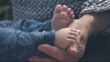 Bébés placés, la vie devant eux  Bébés placés, la vie devant eux