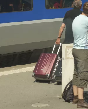 Jeunes amoureux sur le quai Jeunes amoureux sur le quai