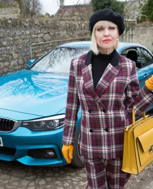 ©LastTV and Company Pictures with all3media international AGATHA RAISIN S03