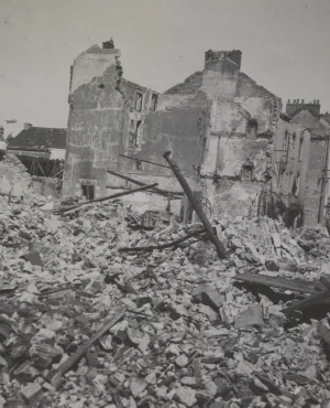 Batiments et maisons en ruines rue du Bois Savary près de la rue Roger Salengro