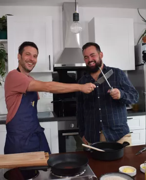 Le goût des rencontres en Pays de la Loire Grégory Cuilleron et Benjamin en cuisine