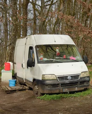 Les filles sans joie des petites routes.