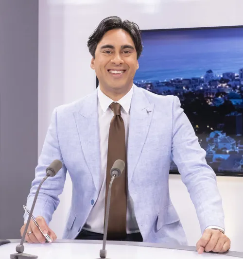 Chaque année, Réunion la 1ère s’engage au cœur de la création. Les documentaires occupent une place de choix dans notre grille avec plus de 42 œuvres inédites de la collection « Archipels », diffusées chaque mercredi à 19h45 et le samedi à 13h00. Une collection que vous pouvez également retrouver en replay sur la1ere.re.  Nous aimons ce regard singulier que portent les auteurs sur notre histoire, sur notre société et sur l’outre-mer. C'est pourquoi, à l’occasion du FIFOI 2026, Réunion la 1ère se mobilise du