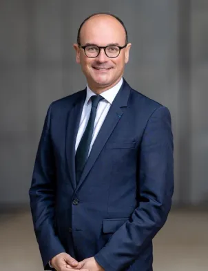 Sébastien Muylaert/ MEFSIEN
