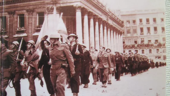 Défilé à Bordeaux le 28 avril 1945