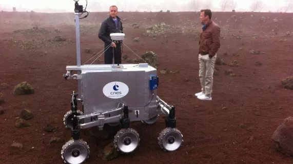 Pierjean Frison CDV sur le sol de la planète Mars avec le CNES