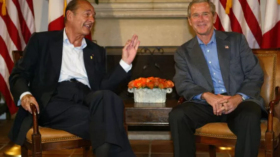 © Charles Dharapak / AP / SIPA Chirac et Bush