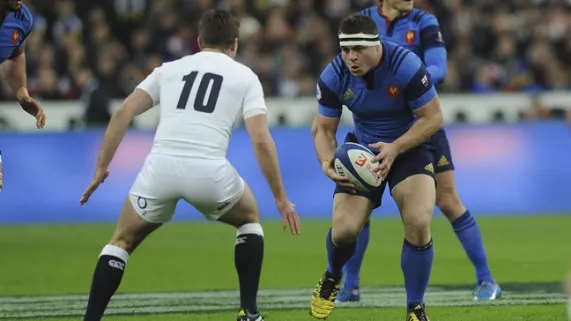 Le capitaine du XV de France Guilhem Guirado face à l'ouvreur anglais George Ford, lors de la dernière journée du Tournoi des VI Nations, le 19 mars 2016 au Stade de France. - R. Pierre / Sipa