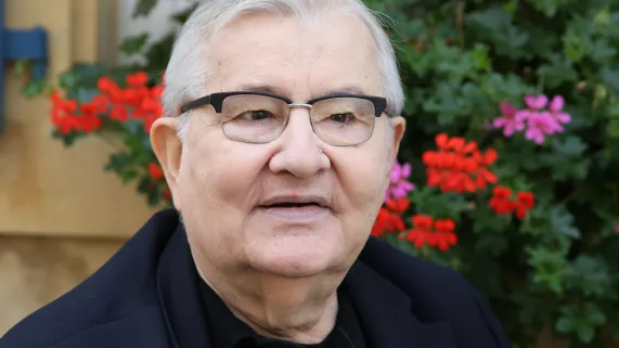 Jean-Marie Pelt, le jardinier du Bon Dieu - crédit Nomades Tv Jean-Marie Pelt, le jardinier du Bon Dieu