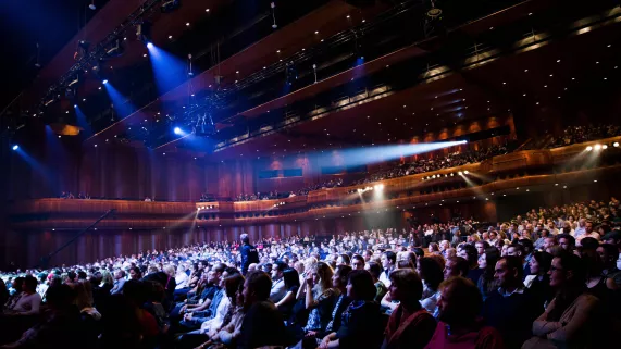 Laura Gilli MONTREUX COMEDY FESTIVAL 2016