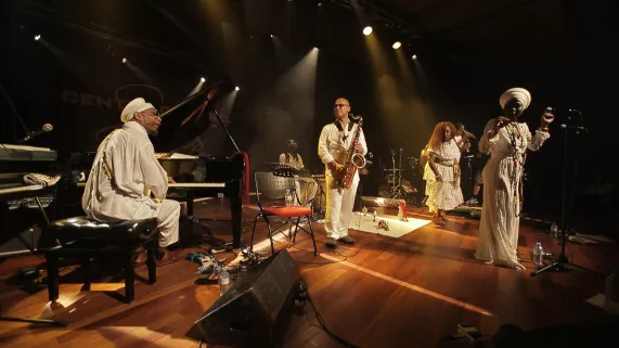 LA VOIX DES ANCÊTRES Histoire d'outre-mer @BCI