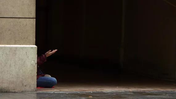 FEMMES INVISIBLES, SURVIVRE DANS LA RUE
