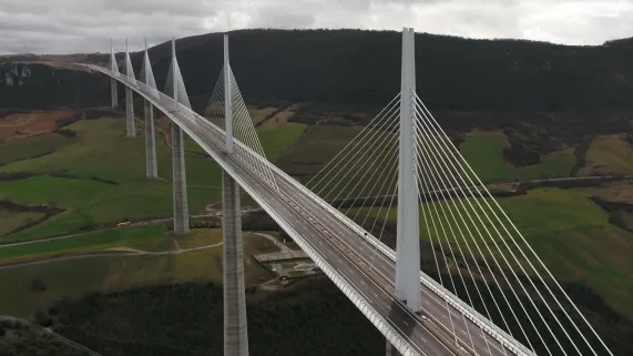 LES PONTS À L'ASSAUT DE L'AUTRE RIVE