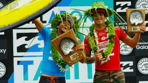 ARCHIPELS : JEREMY FLORES DANSER DANS LES VAGUES  ARCHIPELS : JEREMY FLORES DANSER DANS LES VAGUES