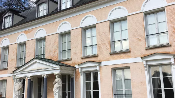 UNE MAISON UN ARTISTE