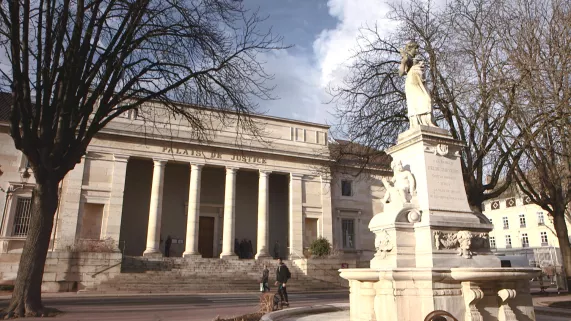 JUSTICE LE DOULOUREUX SILENCE