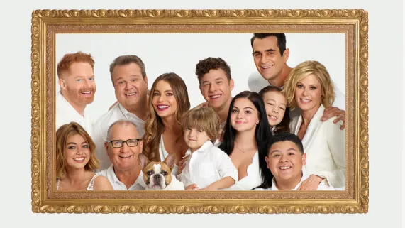 © 2015-2016 Twentieth Century Fox Film Corporation. All rights reserved. Modern Family — Saison 8