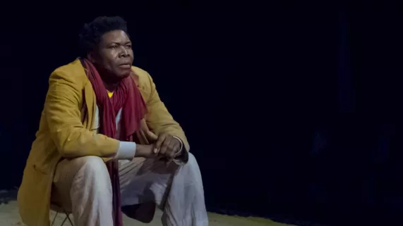 Etienne Minoungou dans Cahier d'un retour au pays natal d'Aimé Césaire Etienne Minoungou dans Cahier d'un retour au pays natal d'Aimé Césaire