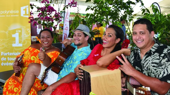 photo TepiuBambridge LA BRINGUE LIVE RADIO ET FARE MA'OHI À HUAHINE