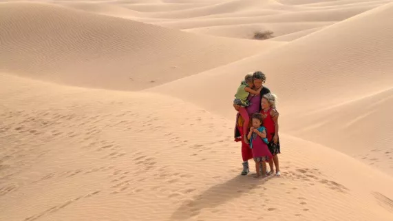 MAMAN, C'EST ENCORE LOIN LE DESERT ?