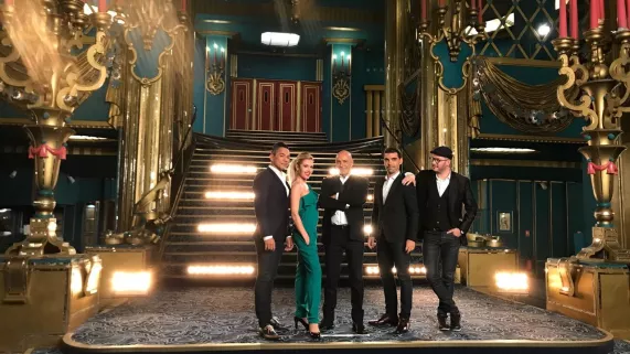 © 909 PRODUCTIONS LA GRANDE ILLUSION