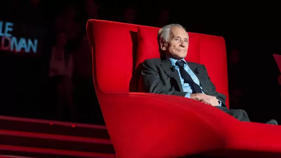 © Cyril Moreau/ Bestimage LE DIVAN