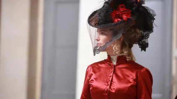 © Charlotte Schousboe / FTV MYSTÈRE AU LOUVRE