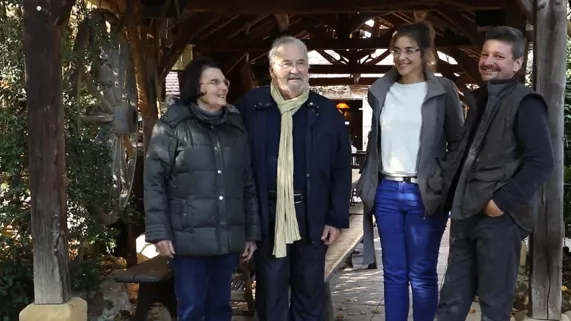 France, Gille et Brigitte Delluc sont accompagnés de Régis. France, Gilles et Brigitte Delluc sont accompagnés de Régis.
